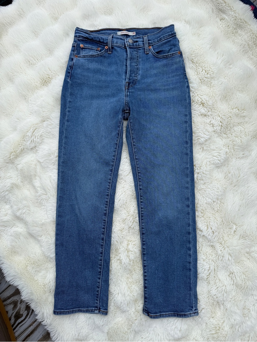 Levi’s women’s jeans Wedgie Straight Classic High-Rise Straight Leg Blue Jeans